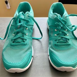 Nike flex run womens sneakers size 8 Tiffany blue